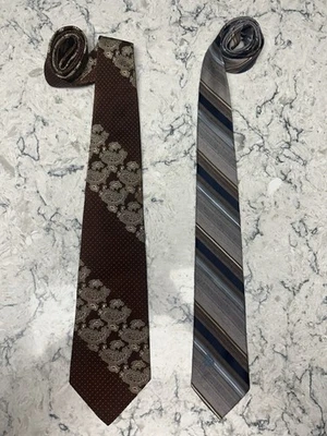 Corbata retro de cachemira con dos corbatas vintage para hombre a rayas azules vía re marrón punteada Foto 1 de 4