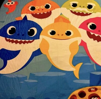 Tiburón bebé ~ Cortina de ducha ~ Telón de fondo para fiesta temática de tiburón bebé Foto 1 de 4