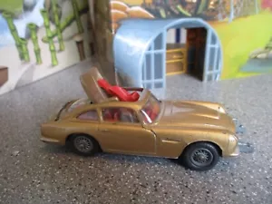 CORGI JAMES BOND AUSTIN MARTIN DBS GOLD FINGER WW SHIPPING - Picture 1 of 6