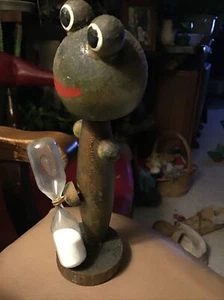 WOODEN BOBBLE HEAD Green FROG HOURGLASS TIMER (c) - Picture 1 of 3