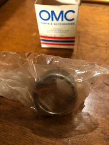 JOHNSON EVINRUDE BEARING ASSEMBLY 377135 NEW! FREE SHIPPING! - Picture 1 of 2