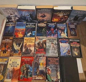 Autorin Marion Zimmer Bradley Menge 25 Sci Fi und Fantasy Bücher mit 6 Avalon Bücher - Bild 1 von 12