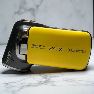 Sanyo Xacti DMX-CA100 Full HD Digital Movie Camera Compact Yellow JP - Bild 1 von 4