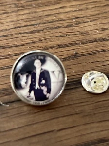 GROS PIN'S 2cm Métal Argenté Général De Gaulle President De La Republique France - Picture 1 of 2