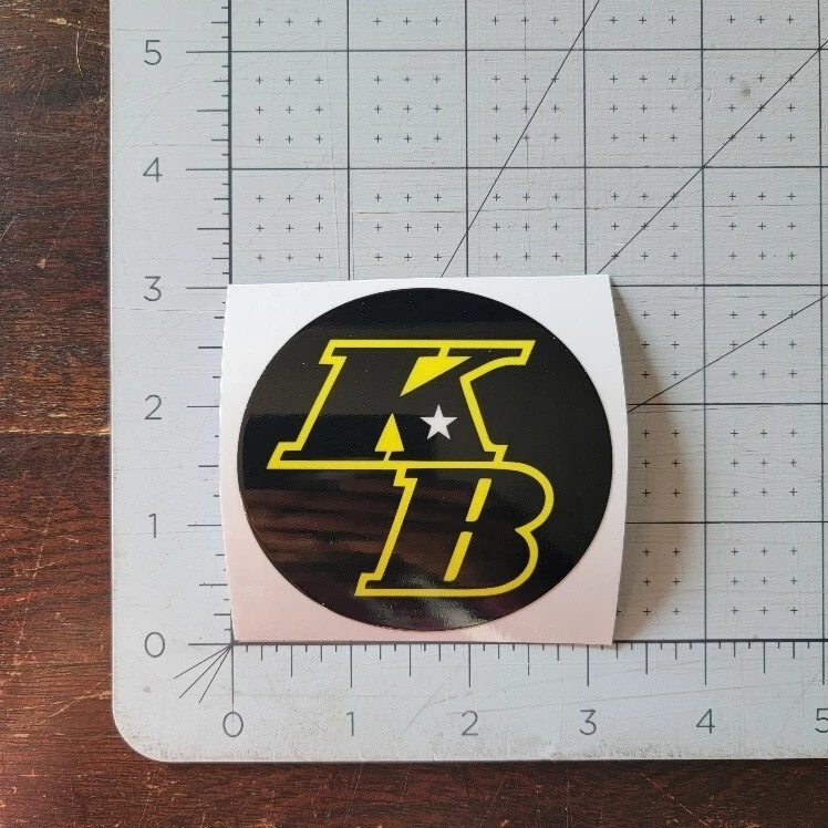 LAKERS KOBE BRYANT COMMEMORATIVE PATCH UV ENAMEL STICKER DECAL reaves jersey - Image 1 of 1