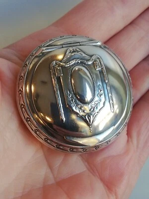 Poudrier en argent ou petite boite à pilules ancienne  - Photo 1/4