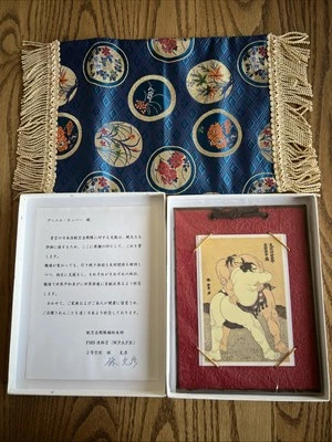 Alfombra de mesa japonesa vintage O-shiki bordada floral dorada/azul y luchador de sumo  Foto 1 de 4