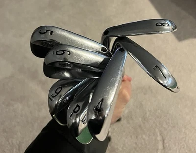 Hierros de hoja Wilson Staff 4-P, True Temper Dynamic Gold S300 (longitud estándar) Foto 1 de 4