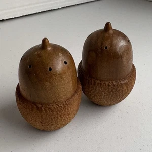 Salero y pimentero de bellota de madera tallada vintage - Imagen 1 de 9