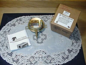 Antunes Controls L37-511 Air Pressure Switch, SPDT, Range: 0.17" to 6.0" W.C. - Picture 1 of 4