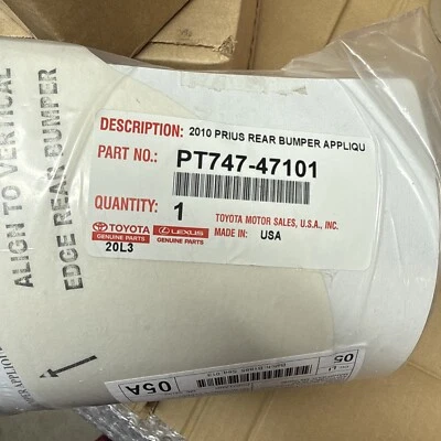 Apliques de parachoques trasero originales Toyota para Toyota Prius 2010-2012 - nuevos, OEM Foto 1 de 2