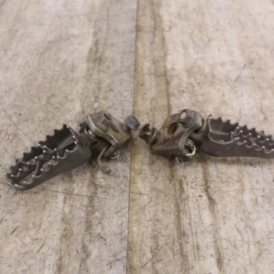 Yamaha YZ450F 2006 estriberas izquierda y derecha con montajes - par Foto 1 de 4