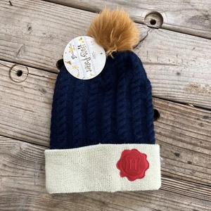 Cappello berretto nuovo con etichette Harry Potter Hogwarts rosso cera SEAL blu navy bianco sporco pom OSFA - Foto 1 di 3