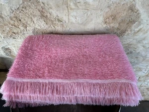 Fluffy Vintage Acrylic Shag Pile Single / Bedspread 265cm x 190cm . Lolly Pink . - Picture 1 of 4