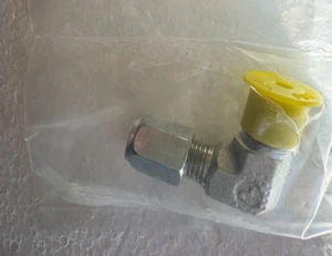 PARKER HANNIFIN--TUBE CONNECTOR--ELBOW--44CBUS--1/4" MALE SAE X 1/4" - Picture 1 of 1