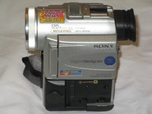 NONWORKING Sony Handycam Minidv Camcorder DCR-PC100 PC 100 PC100 DV PARTS REPAIR - Picture 1 of 7