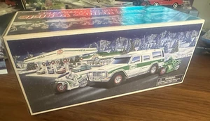 Camión de juguete deportivo utilitario Hess 2004 40 aniversario y 2 motocicletas VENTA - Imagen 1 de 7