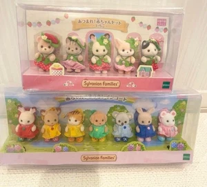 Sylvanian Families Conjunto Impermeable Bebé Fresa Conjunto De 2 Nuevo - Imagen 1 de 4