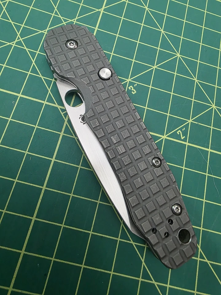 Spyderco Smock Red G10 M390 Satin Discontinued DLT Exclusive Titanium Reylight - Image 1 of 4