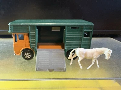 Caja de caballos Lesney Matchbox #17 de 1969 línea principal con 1 caballo verde/naranja L47C Foto 1 de 4