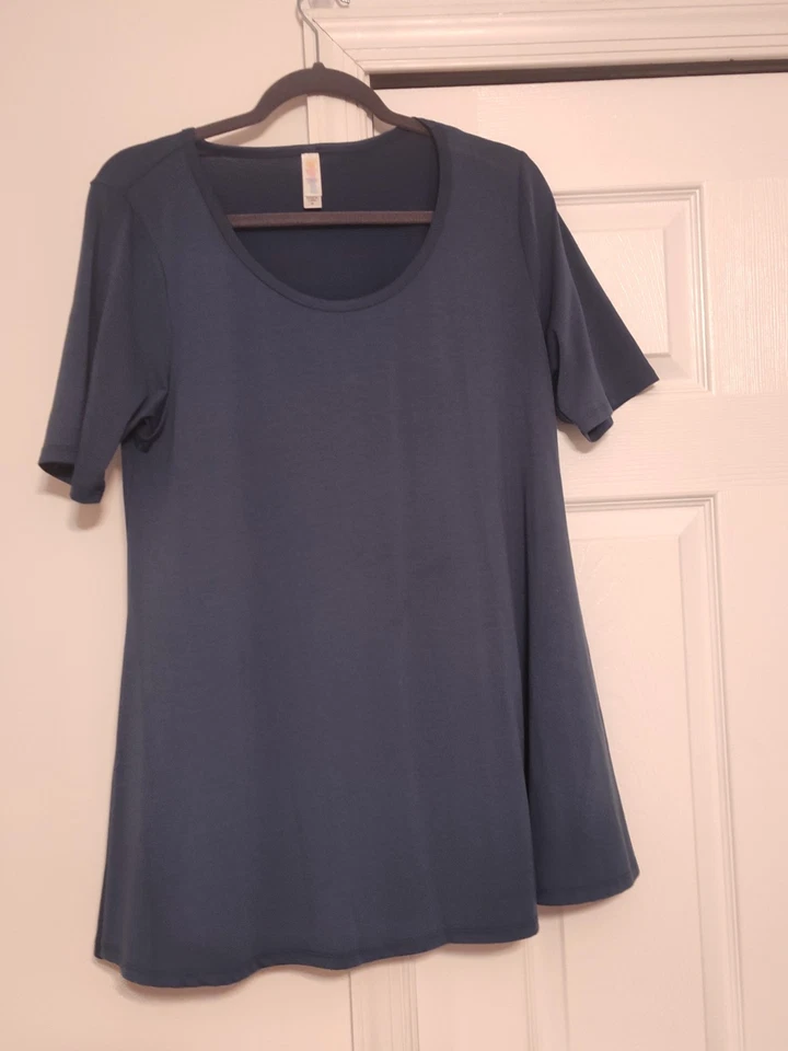Top para mujer LuLaRoe verde azulado liso manga corta talla grande Foto 1 de 1