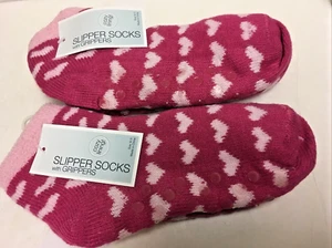 Pack of 2 Capelli New York 9-11 Everyday Slipper Socks w/ Grippers Cozy Lining - Picture 1 of 2
