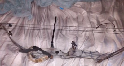 White Tail Legend Bear Bow - Image 1 of 4