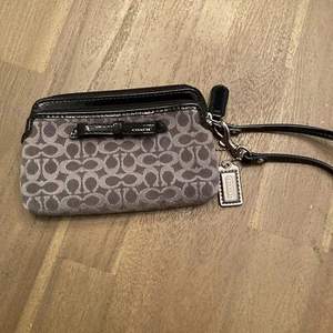 Coach Signature Metallic Gray Double Zip Wristlet Patent Bow - Picture 1 of 8