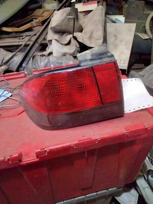 1994 1995 1996 1997 1998 SAAB 900 & TURBO Tail Light Assembly Left - Image 1 of 2