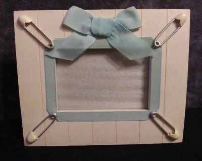 Moldura vintage Russ Berrie bebê menino pintada à mão foto de 3,5" X 5" - Imagem 1 de 3