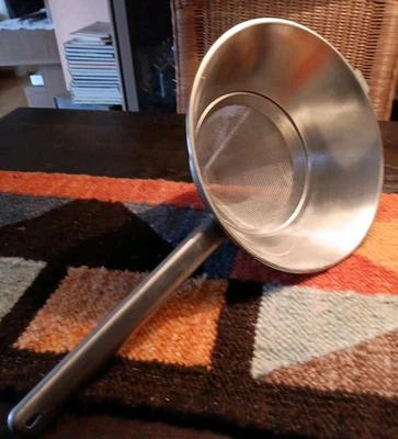 SPITZSIEB EXTRA FEIN❤️EDELSTAHL😍GANZ FEINE MM-LOCHUNG Ø 24,5 CM GEBRAUCHT TOP  - Bild 1 von 4