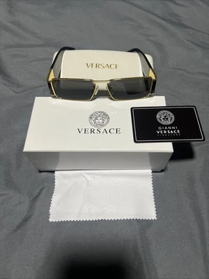 Gafas de sol Versace, estuche rígido blanco Foto 1 de 4