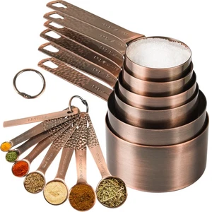 Kupfer Messbecher und Löffel - 6 versilberte Becher, 7 Metalllöffel, 1 Richtmaschine -... - Bild 1 von 6
