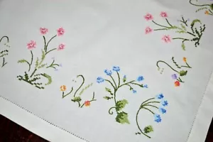 PASTEL BUTTERFLY & SPRING FLOWERS IN SECRET GARDEN! VINTAGE GERMAN TABLECLOTH - Picture 1 of 12