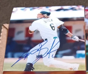 Travis Buck Oakland Athletics A'S SIGNED 8X10 PHOTO COA AUTOGRAPHED BASEBALL - Picture 1 of 1