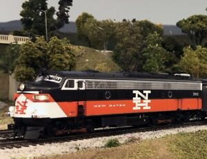 HO Rapido ConnDOT/New Haven FL9 Locomotive #2002 w/ Sound and DCC