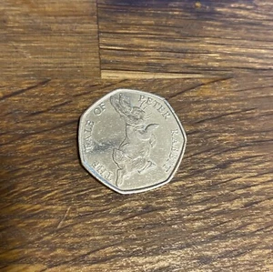 50 P DIE GESCHICHTE VON PETER RABBIT 50-P-MÜNZE 2017 FÜNFZIG PENCE BEATRIX POTTER - Bild 1 von 2