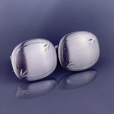 Gemelos cuadrados simples tono plata cara cepillada grabada borde Foster vintage Foto 1 de 4