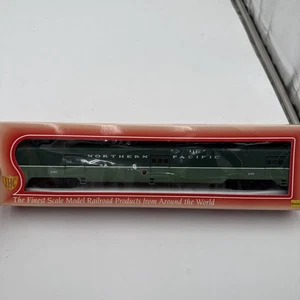IHC 48190 HO SCALE NORTHERN PACIFIC GLATTER SEITENGEPÄCKWAGEN #240 IN BOX - NEU - Bild 1 von 19