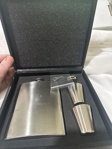 Stainless Steel 8oz Flask Shot Glass Locking Gift Box Set Never Used Excellent - Picture 1 of 4