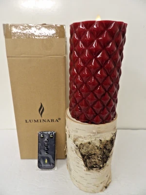 Vela de pilar de cera roja sin llama Luminara incomparable con patrón acolchado 4" Foto 1 de 4