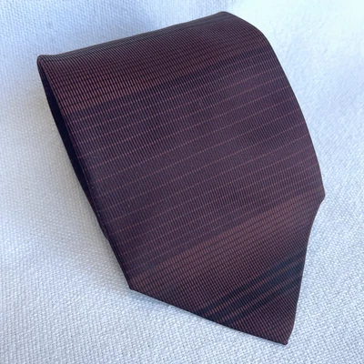 Gucci Striped Luxury Neck Tie 100% Silk Burgundy Red Made In Italy 3.75" x 58" - Image 1 of 4