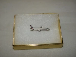 PIN DE TACK SOLAPA DE AVIÓN AMERICAN AIRLINES BOEING 777 AA PILOTO REGALO COLECCIONABLE - Imagen 1 de 6
