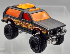 Hot Wheels 1983 Chevy Blazer 4x4 (2015) Die Cast Car Orange window - Picture 1 of 7