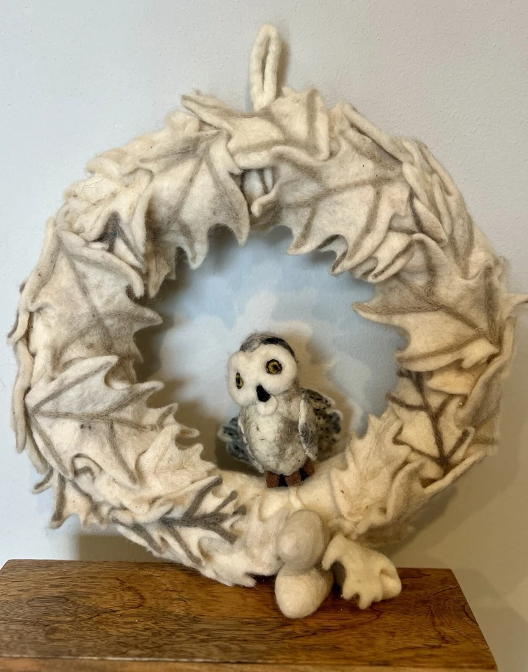 Corona Anthropologie Fieltro Búho Hojas Vacaciones Lana Neutro Marfil 14" Nueva Sin Etiquetas Foto 1 de 3