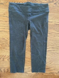 Gap Gapfit Capri Leggings Yoga athletic Wear Workout Heathered Gray M Medium EUC - Picture 1 of 3