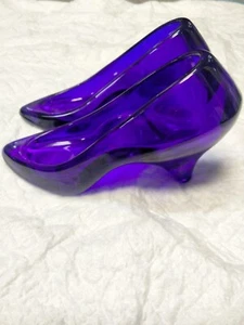ONEIDA ☆ Crystal Cinderella Cobalt Blue Glass Slipper Shoe ☆ Set of 2 - Picture 1 of 3