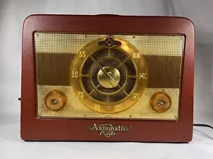 FUNCIONA - Radio automática vintage P-64 Mfg. Co. portátil. C.1940 - 1950 - 4634 - Imagen 1 de 18