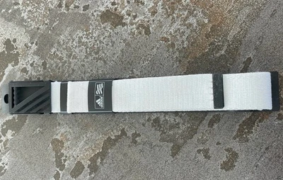 Nuevo con etiquetas Cinturón de Golf Adidas Reversible Blanco Talla Única Corte Elástico a Talla Correas Foto 1 de 3