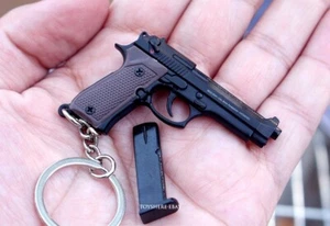 1:4 toy Detachable Beretta 92F Pistol Shape Keychain Mini Gun Keychain toy black - Picture 1 of 5